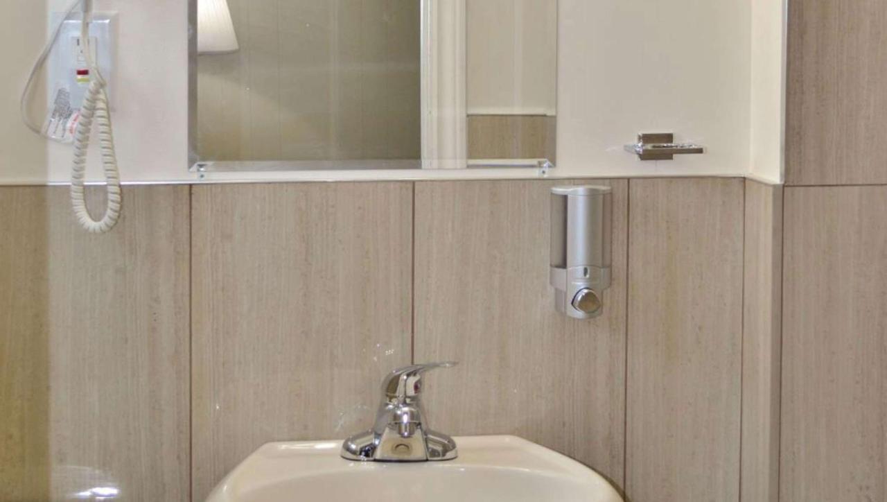 Magnuson Hotel Vow Palmerston Екстериор снимка